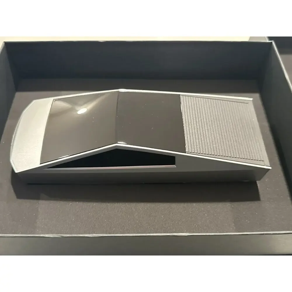 Tesla Levitating Cyber Truck 1:24 Scale Model Collectors Edition TSLA